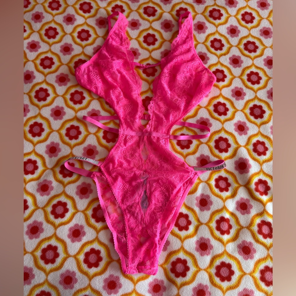NWT Victoria's Secret Vibrant Pink Lace Crotchless Teddy Lingerie
